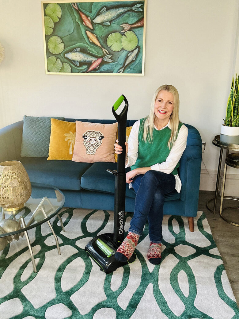 https://styleanddecor.co.uk/system/wp-content/uploads/2023/01/Sarah-with-new-G-Tech-vacuum-cleaner-house-cleaning-copy-2-780x1040.jpg