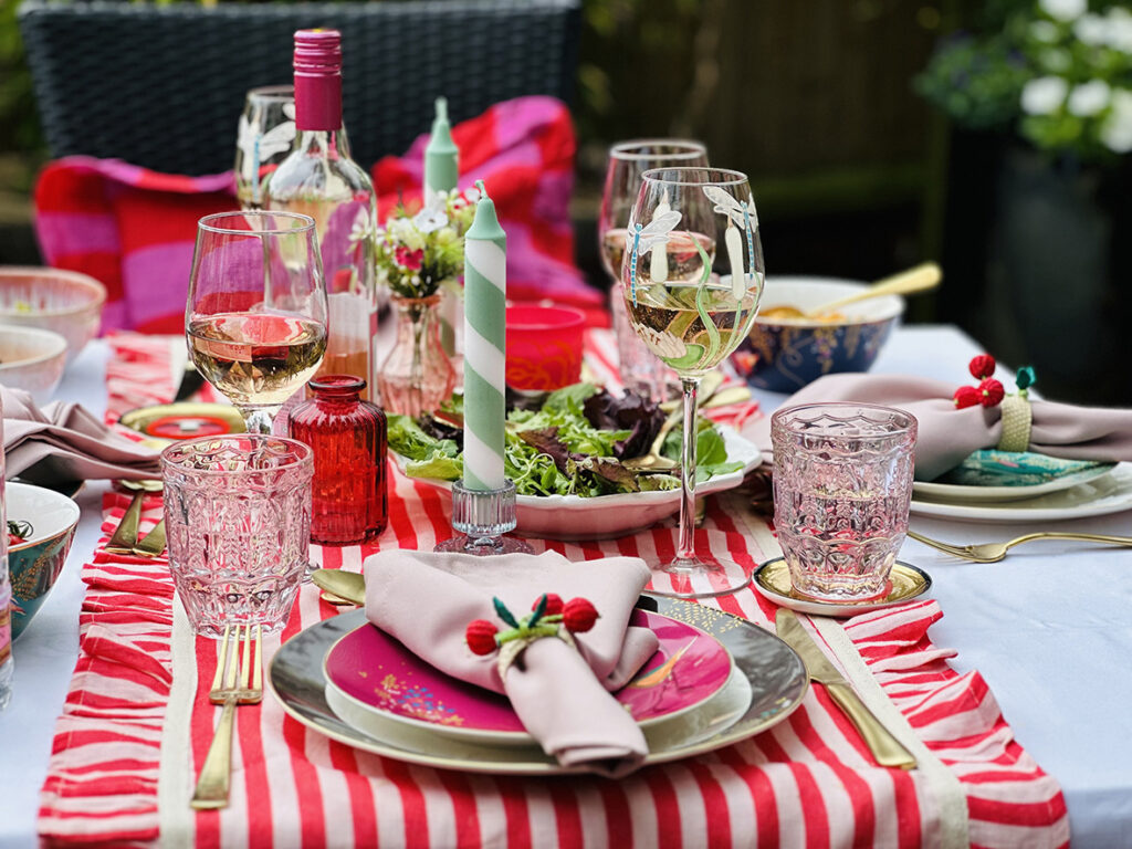 Table setting for al fresco dining for lunch